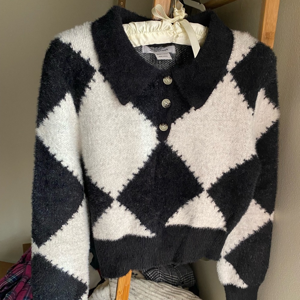Glamorous Black and White Fuzzy Argyle Cropped Polo Sweater